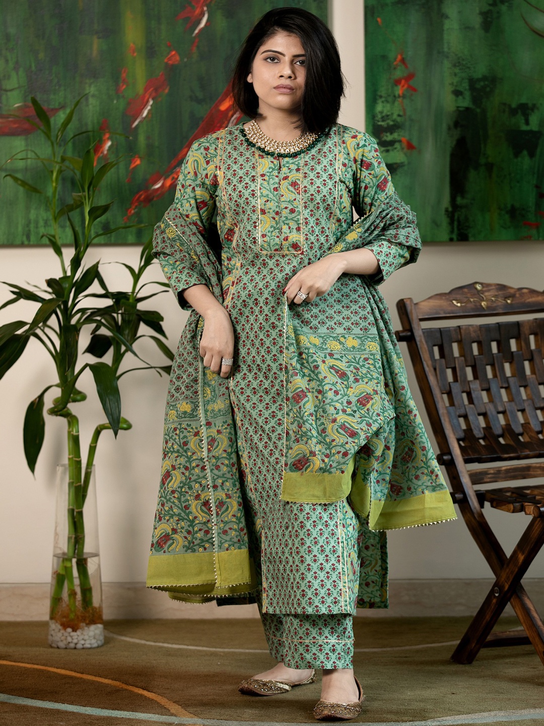 

DIVASTRI Floral Printed Kurta Notch Neck With Trousers & Dupatta, Green