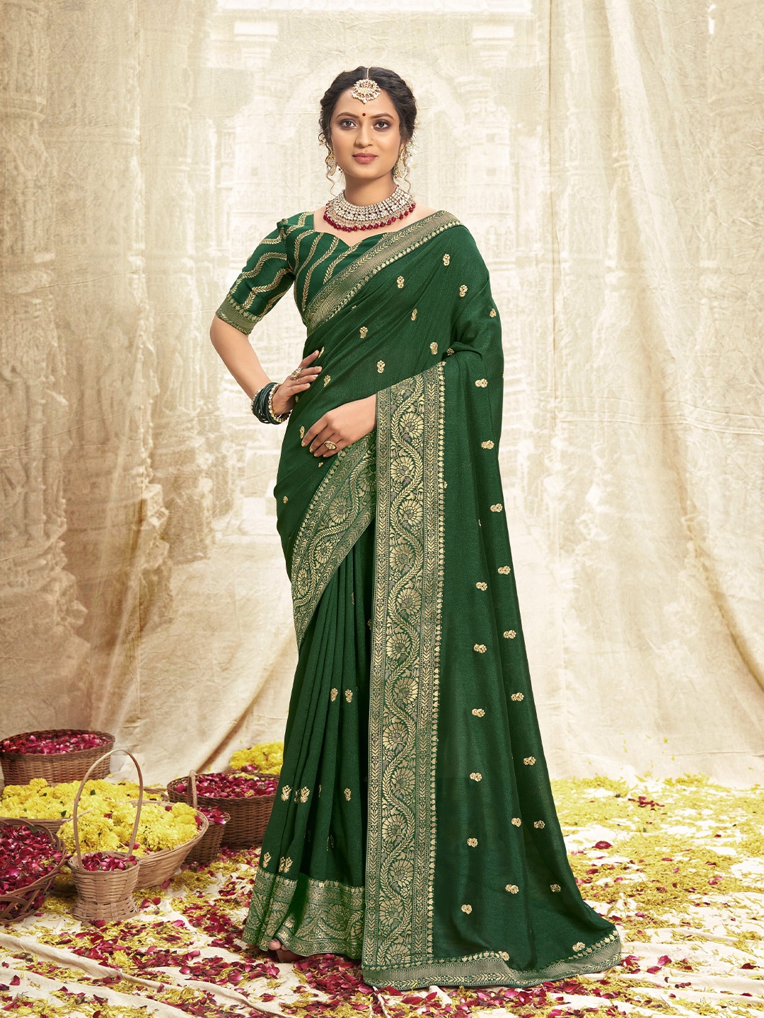 

VIRENDRA TEXTILES Floral Zari Pure Georgette Saree, Green