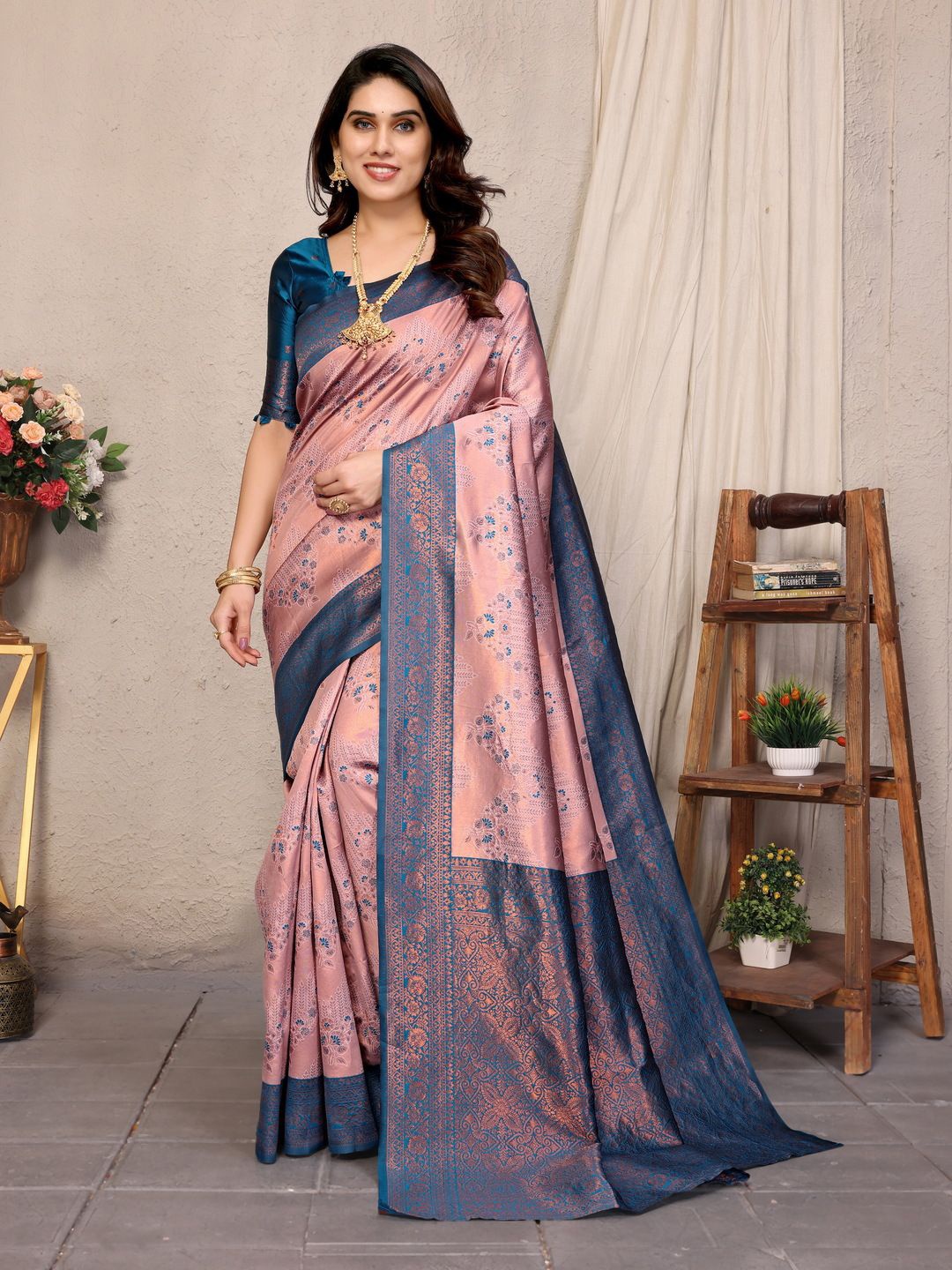 

ASCIIBLUES Women Floral Woven Design Banarasi Saree, Peach