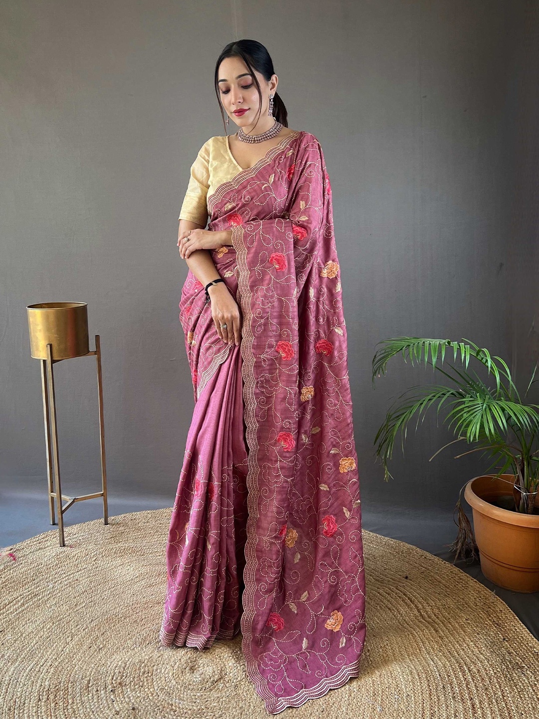 

DIVASTRI Floral Tussar Saree, Pink