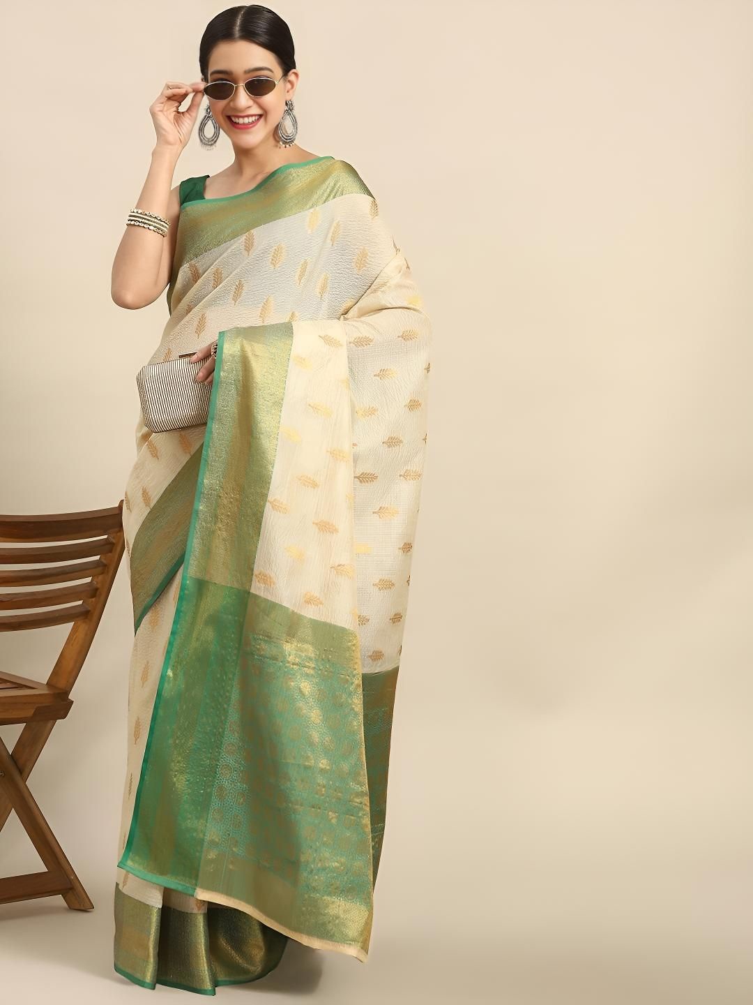 

VILLAGIUS Woven Design Zari Saree, Green