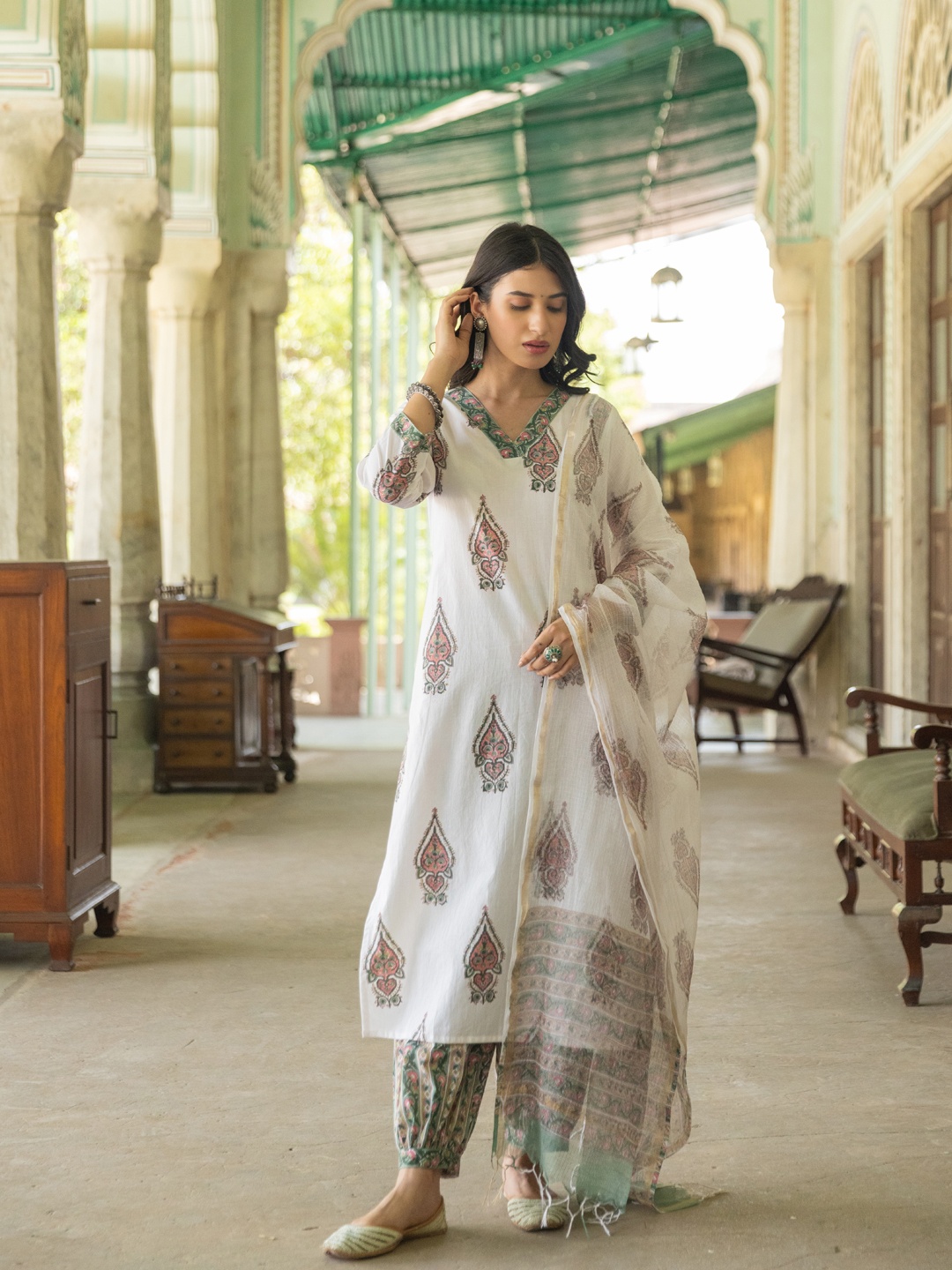 

The Ethnic Label Floral Block Printed Pure Cotton Straight Kurta With Salwar & Dupatta, White