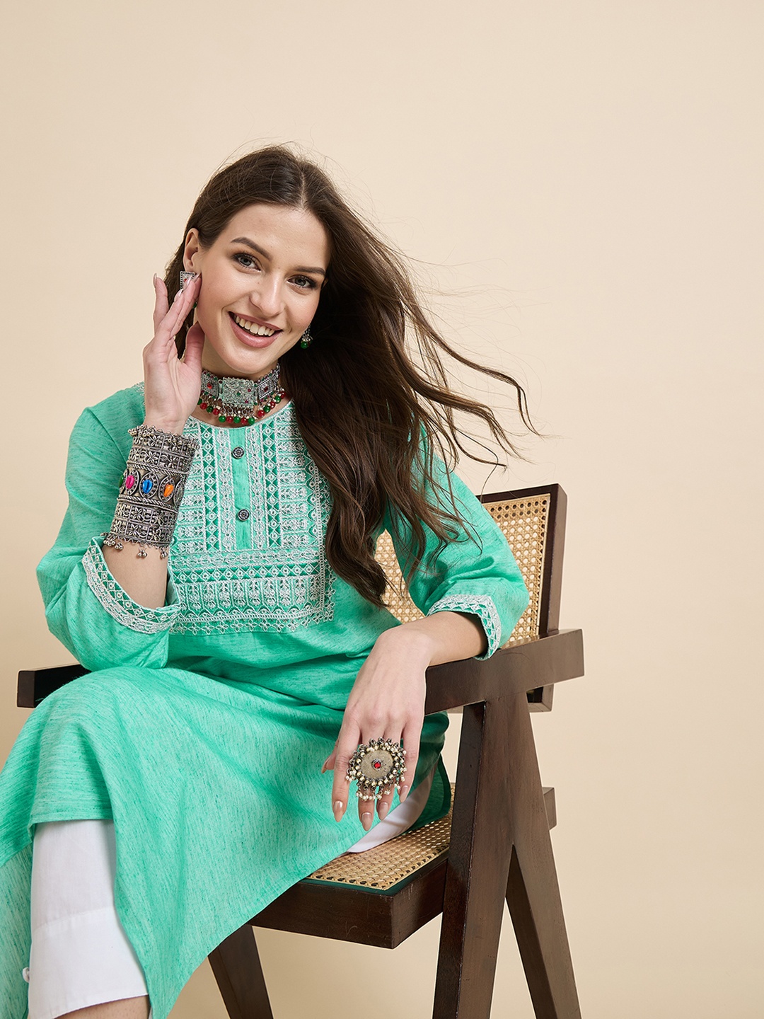 

Anouk Rustic Women Floral Embroidered Thread Work Floral Kurta, Na
