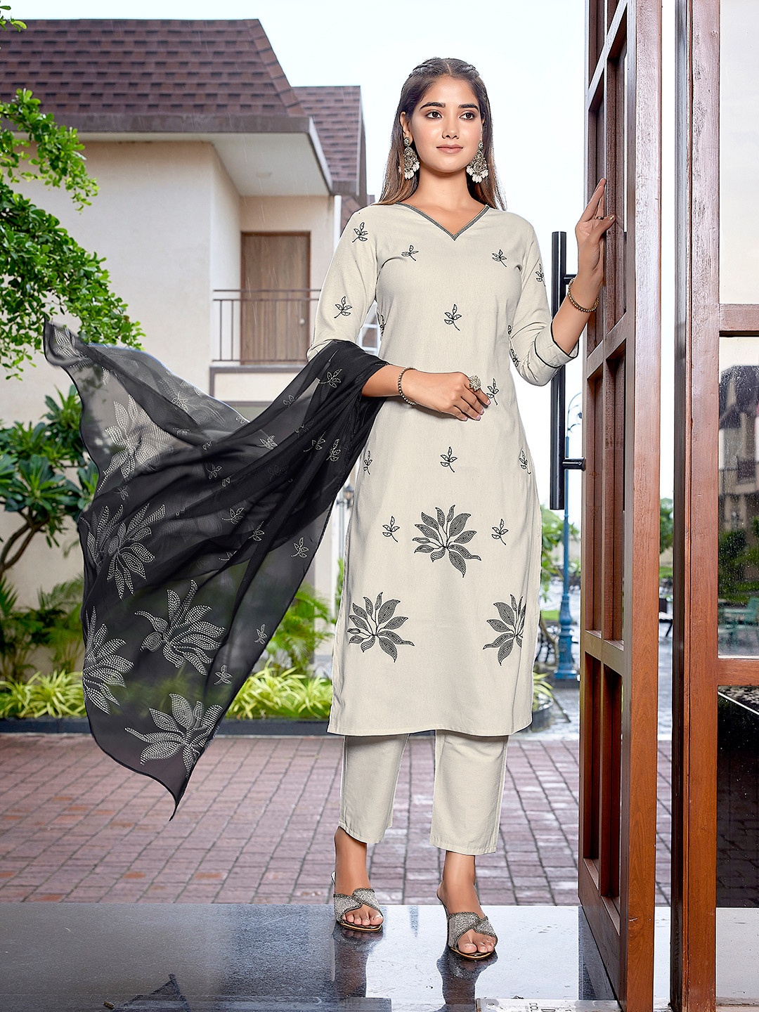 

DIVASTRI Floral Embroidered Thread Work Straight Kurta With Trouser And Dupatta, Beige