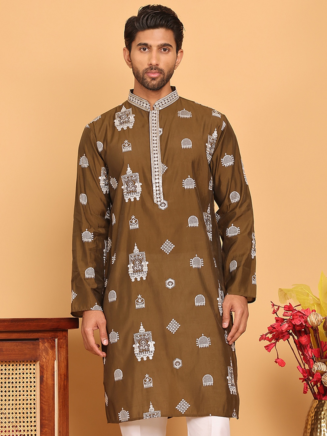 

Jompers Floral Embroidered Mandarin Collar Silk Thread Work Straight Kurta, Brown