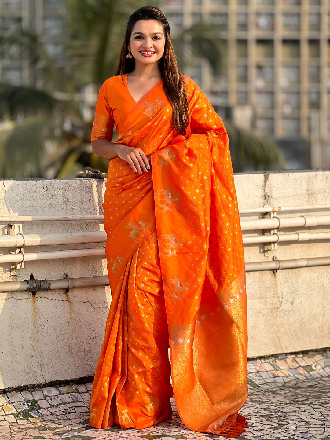 

DIVASTRI Woven Design Zari Silk Blend Saree, Orange