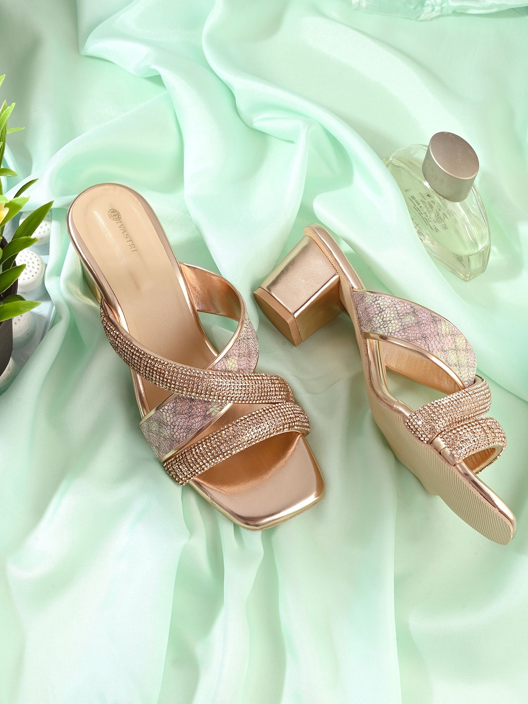 

DIVASTRI Women Embellished Block Sandals, Rose gold