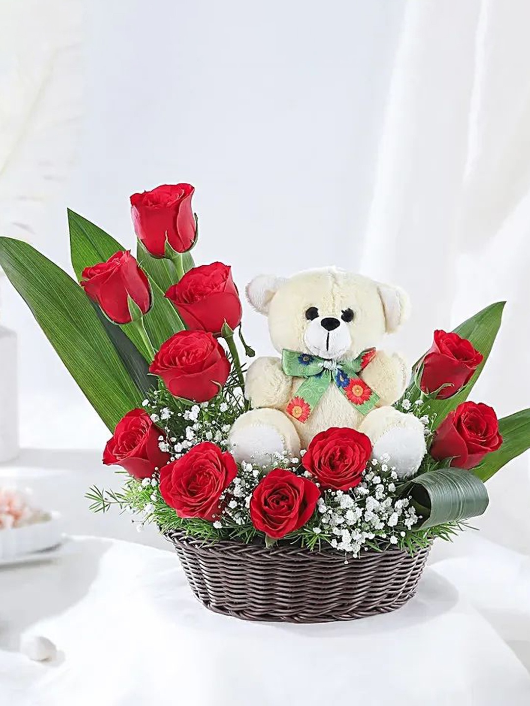 

fnp Set Of 11 Red & White Fresh Flowers Roses & Teddy Bear Gift Set