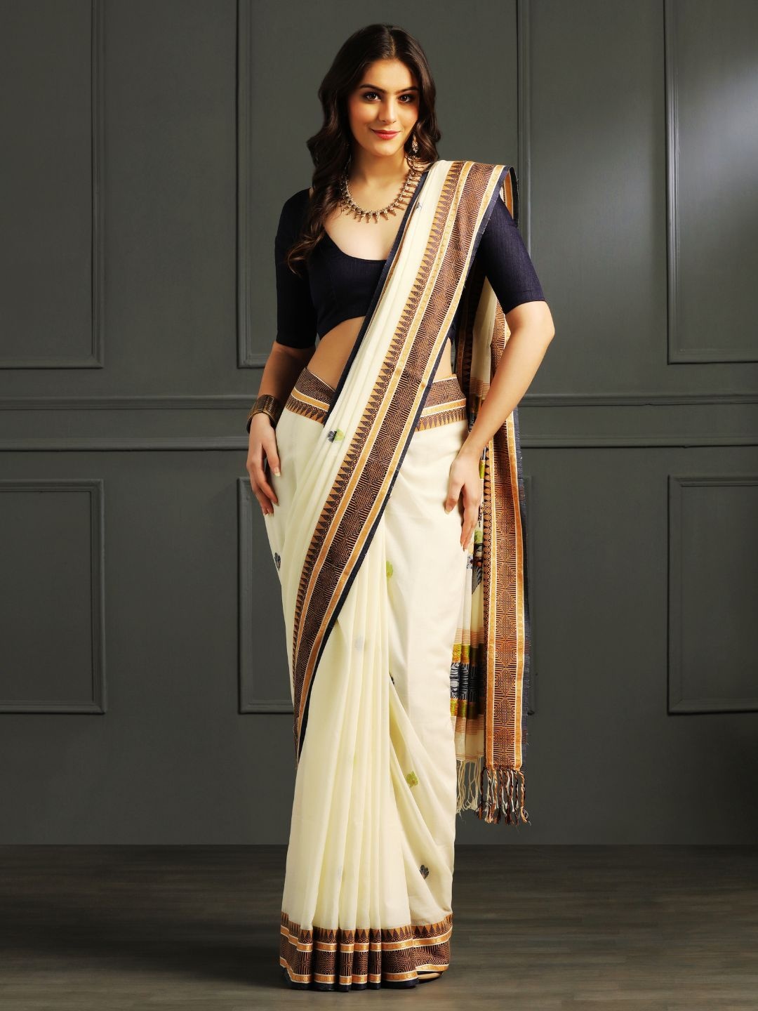 

ADITRI Woven Design Pure Cotton Handloom Khadi Saree, Off white