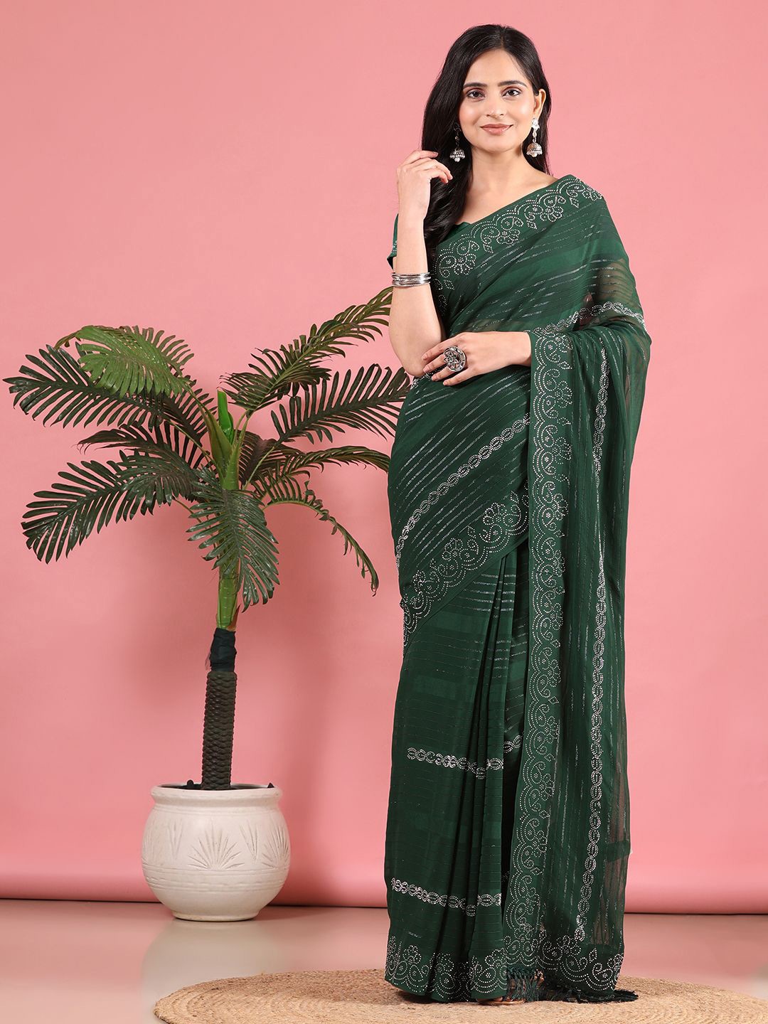 

Pionex Ethnic Motifs Embroidered Saree, Green