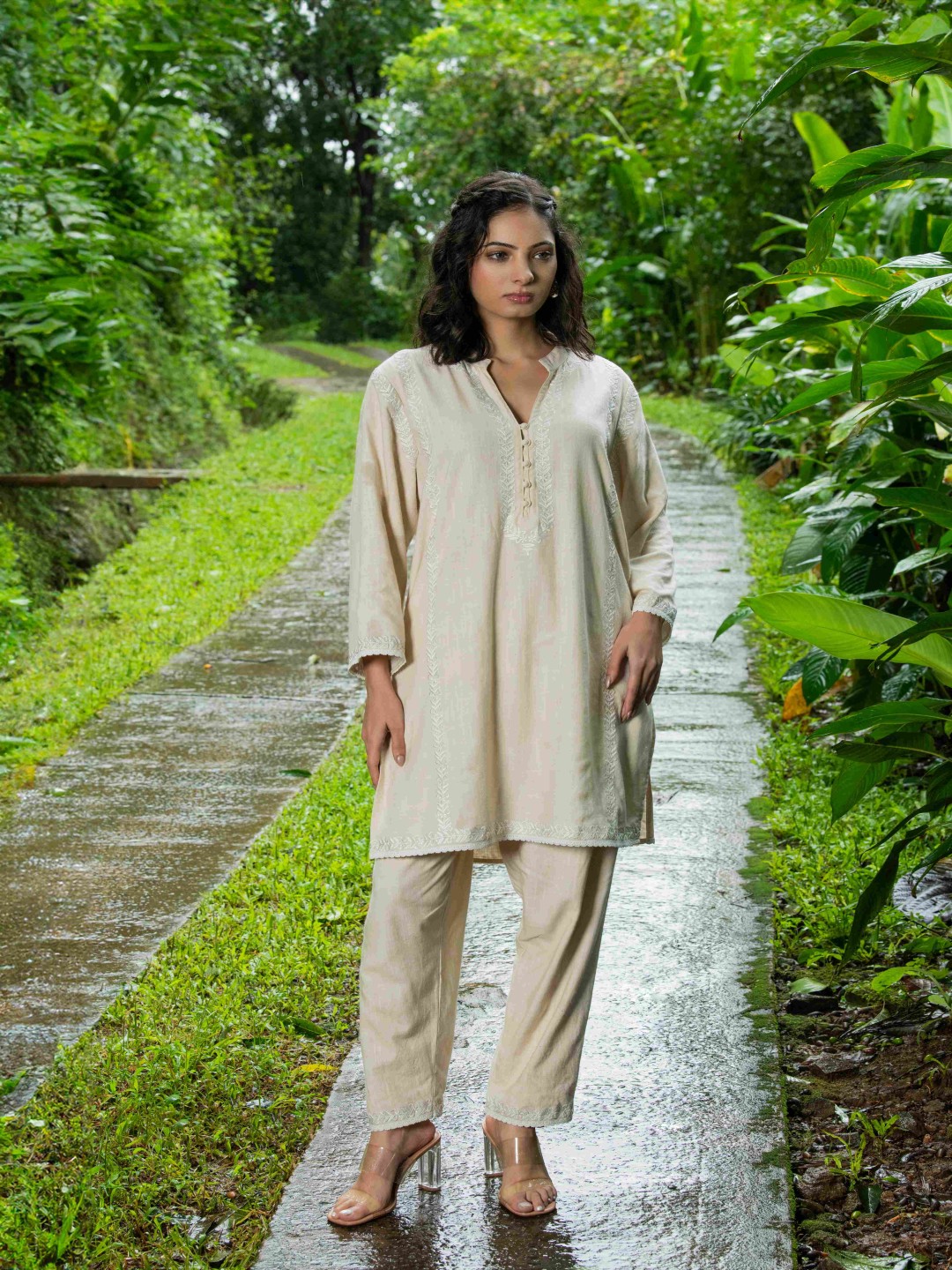 

The Front Row Floral Embroidered Mandarin Collar Pure Cotton Tunic And Trouser, Beige