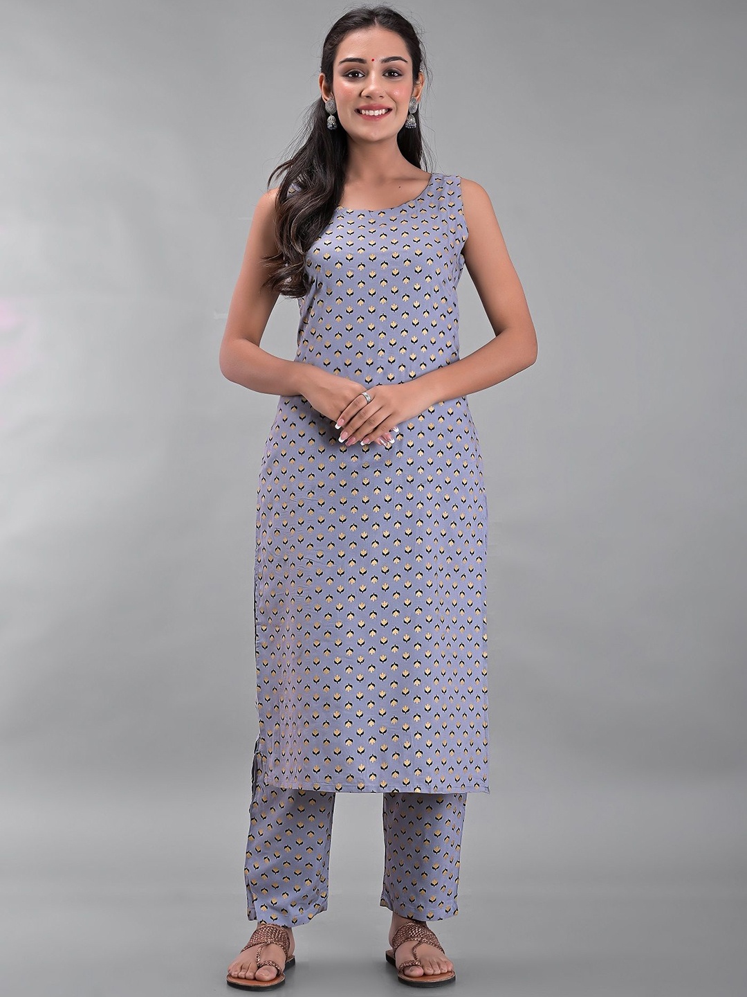 

Clothy N Wave Floral Printed Round Neck Straight Kurta With Trousers, Grey