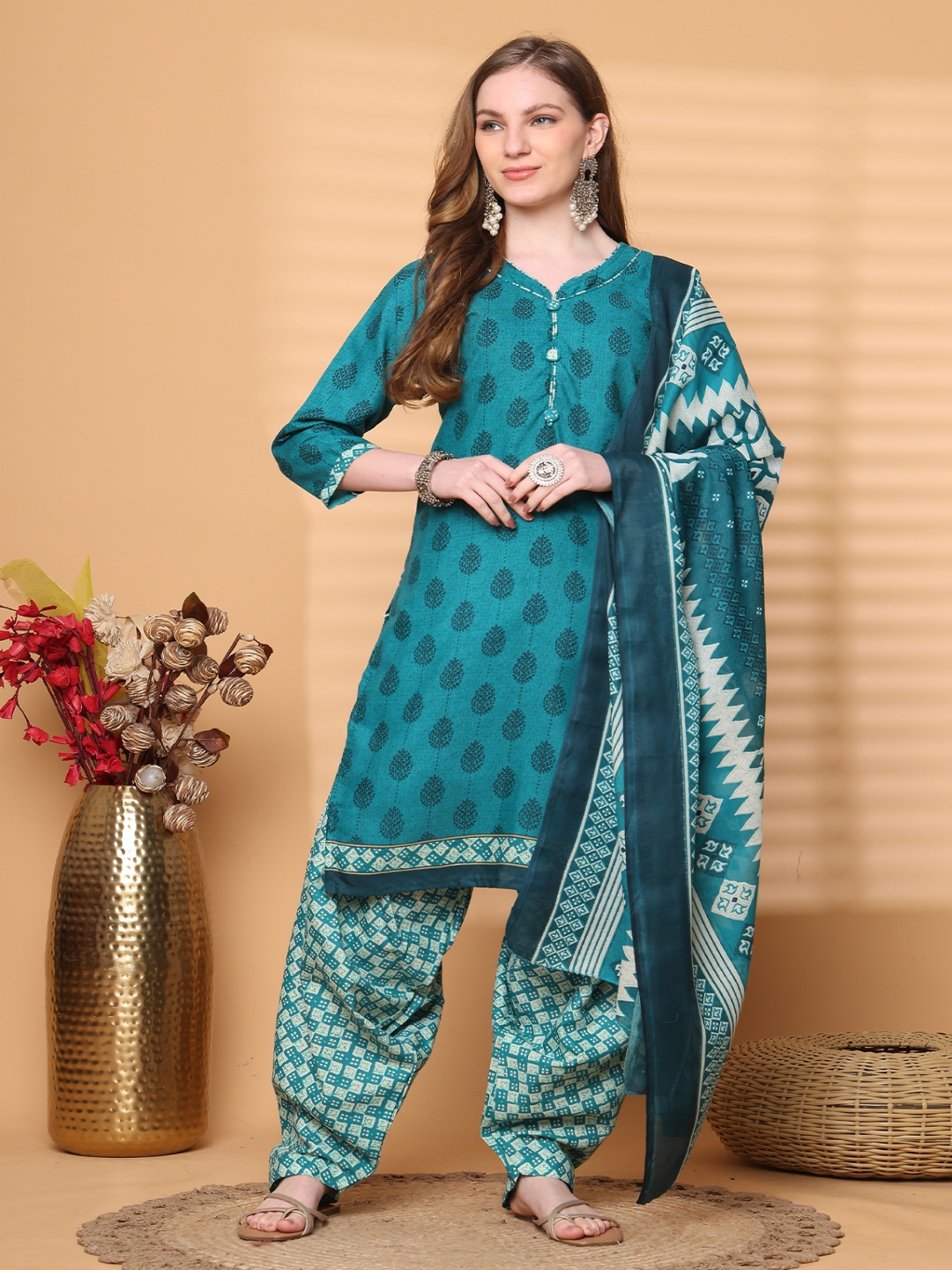 

Rajnandini Floral Printed Sweetheart Neck Straight Kurta With Salwar & Dupatta, Teal