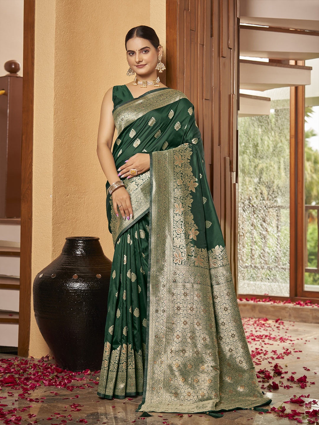 

SAREETHNIC Woven Design Zari Pure Silk Banarasi Saree, Green