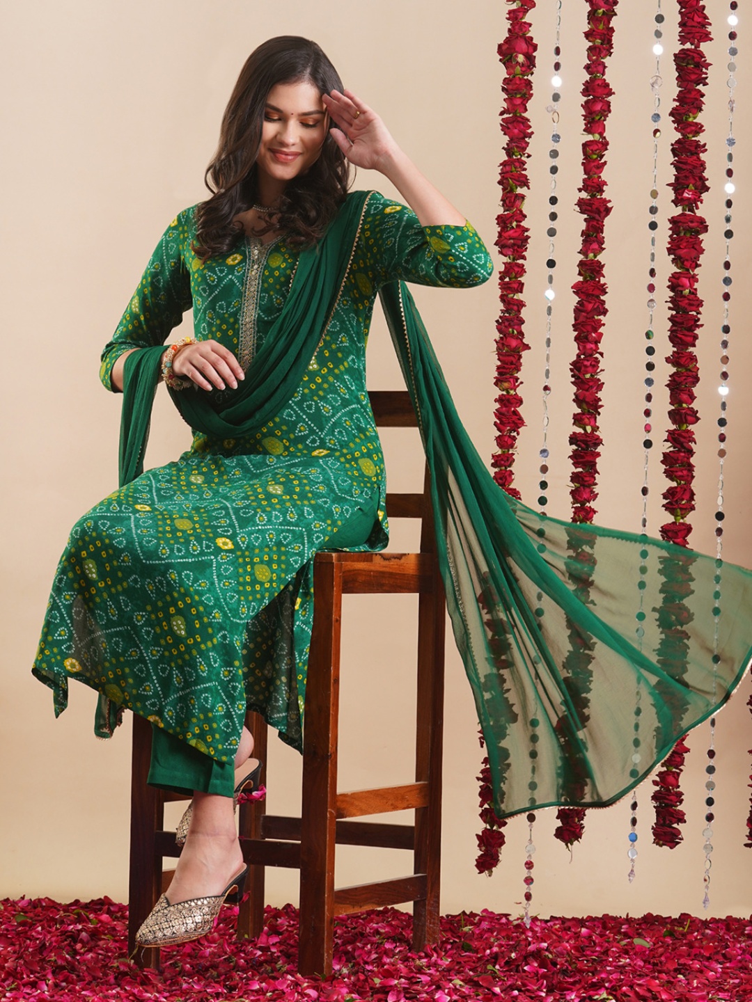 

DIVASTRI Bandhani Printed Straight Kurta With Trouser And Dupatta, Green