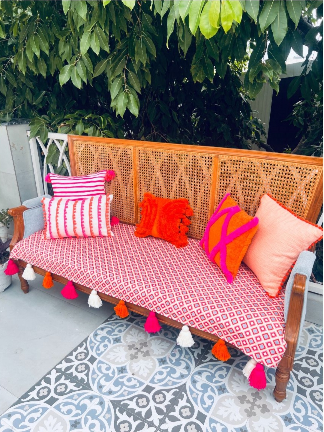 

THROWPILLOW Red & Pink Printed 3 Seater Sofa Cover