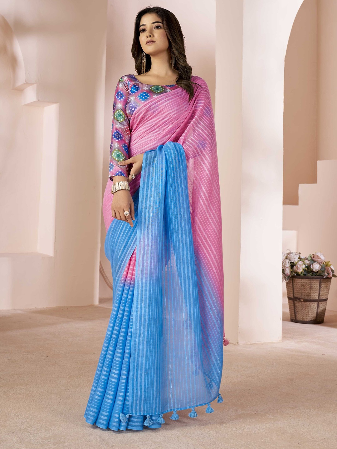 

DIVASTRI Colourblocked Linen Blend Saree, Pink