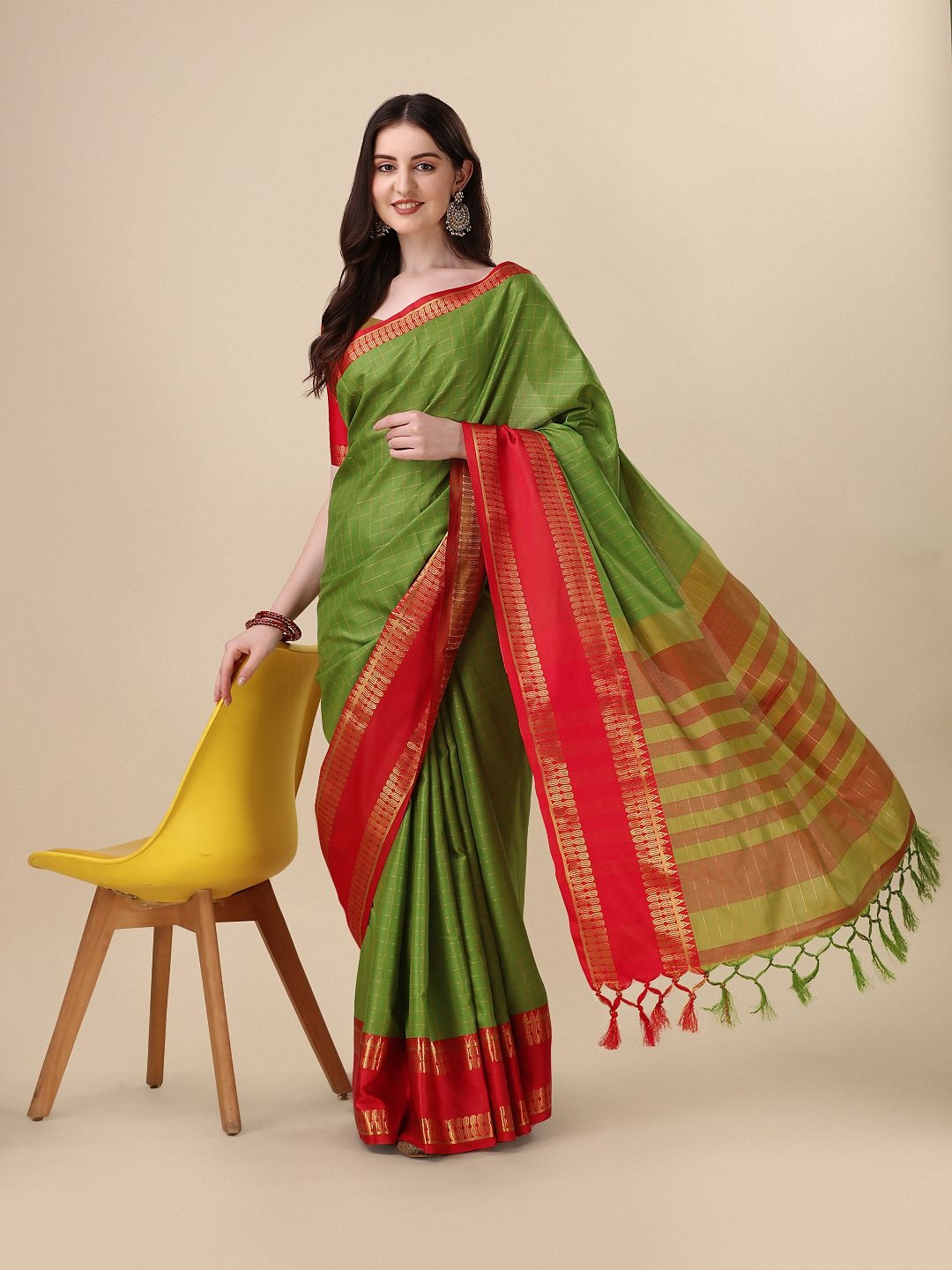 

DIVASTRI Woven Design Zari Mysore Silk Saree, Green