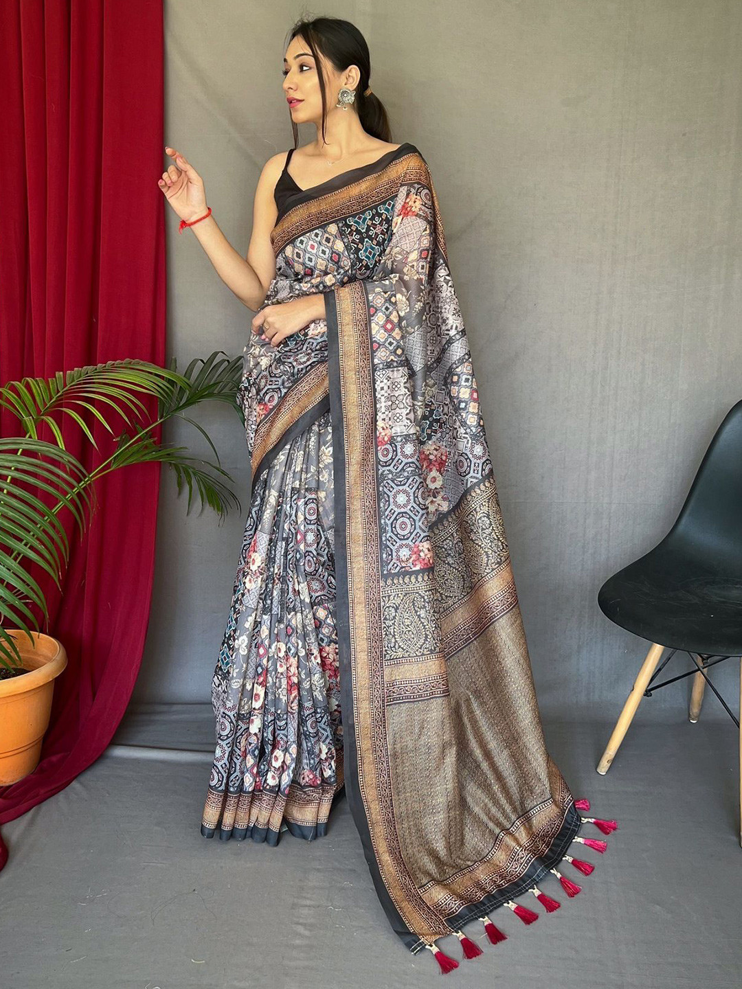 

DIVASTRI Kalamkari Zari Saree, Grey