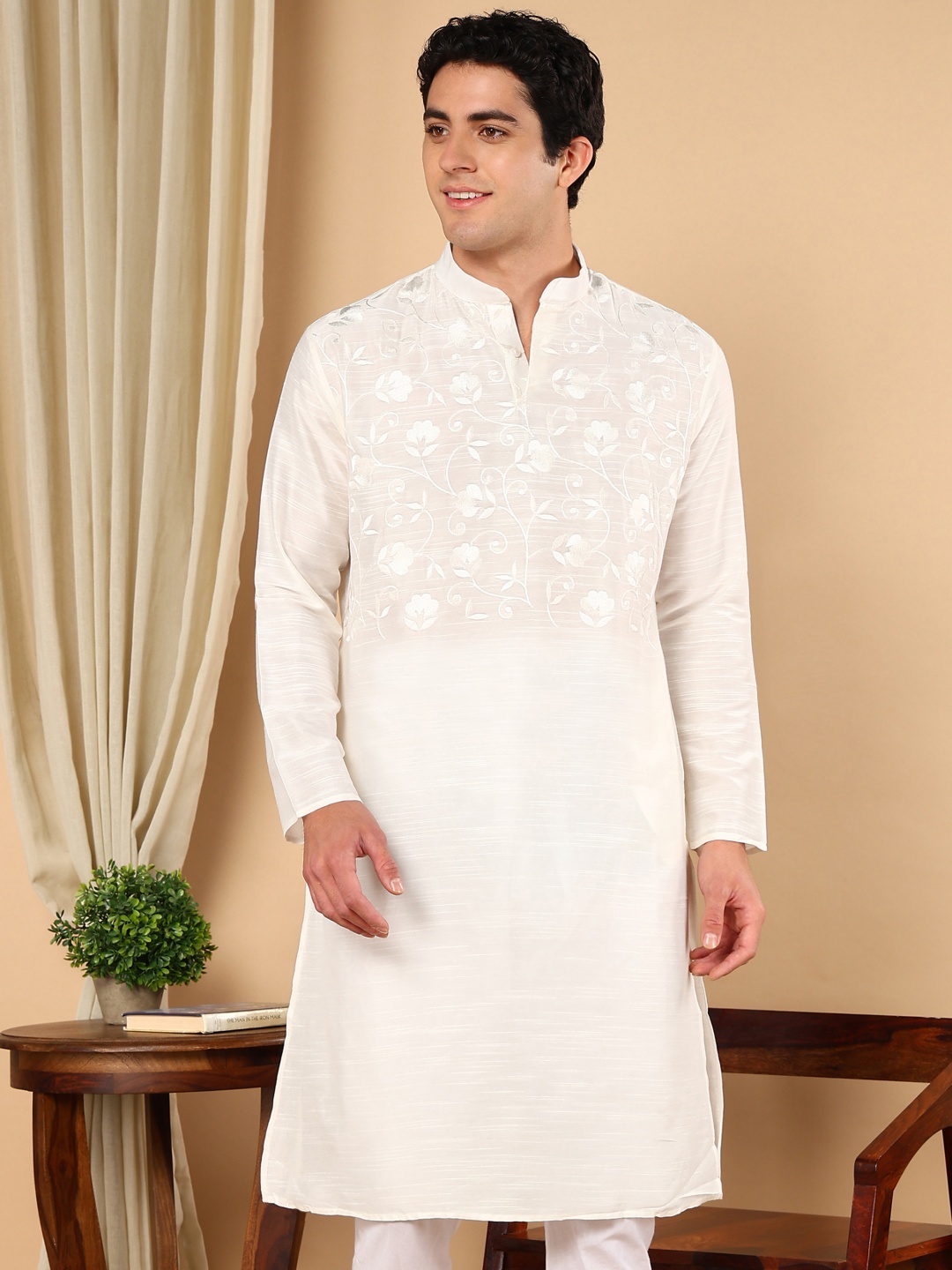 

TATTVA Floral Embroidered Mandarin Collar Thread Work Straight Kurta, White