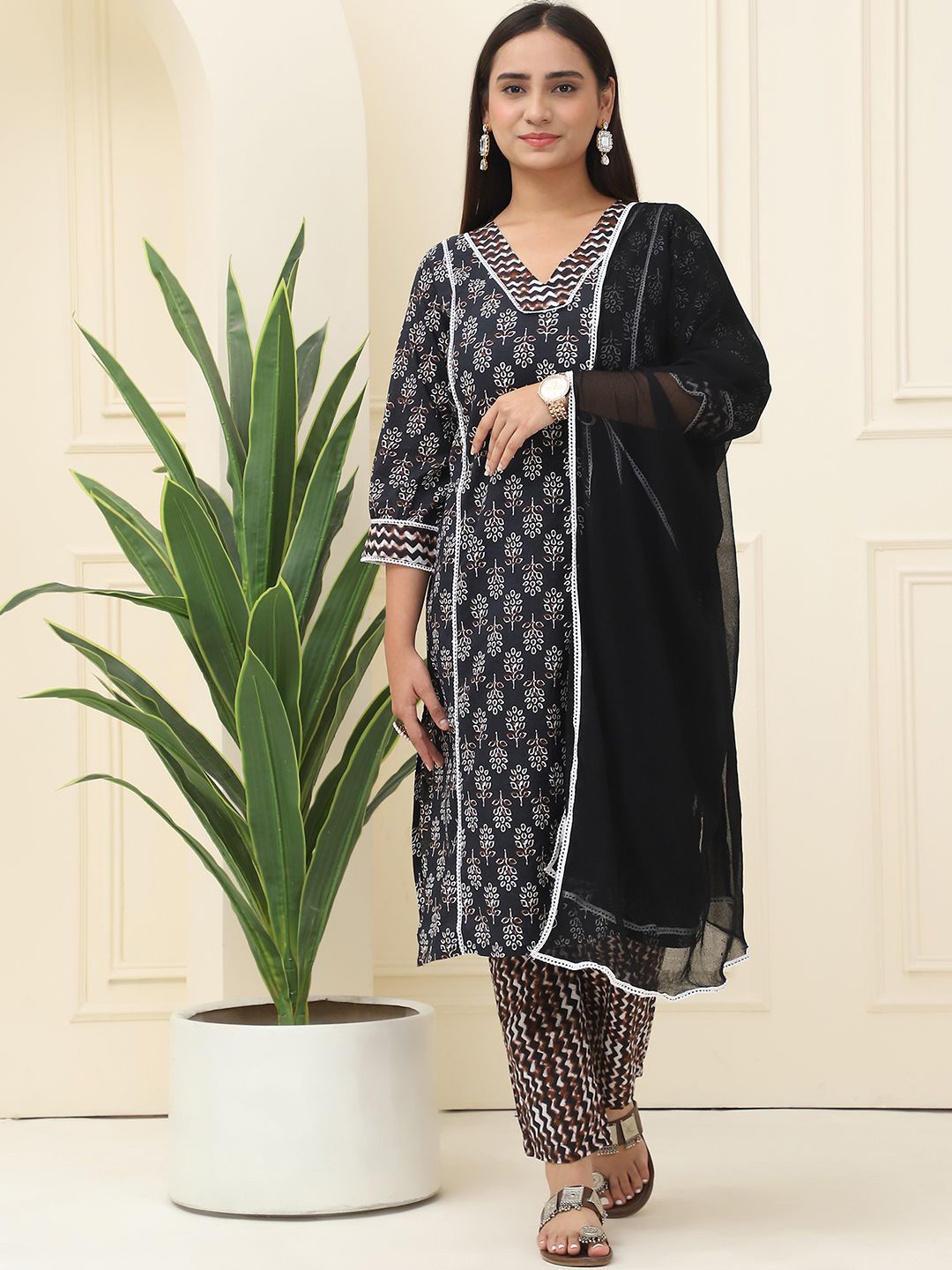 

Feel Clath Floral Printed Thread Work V-Neck Pure Cotton Kurta With Trousers & Dupatta, Black