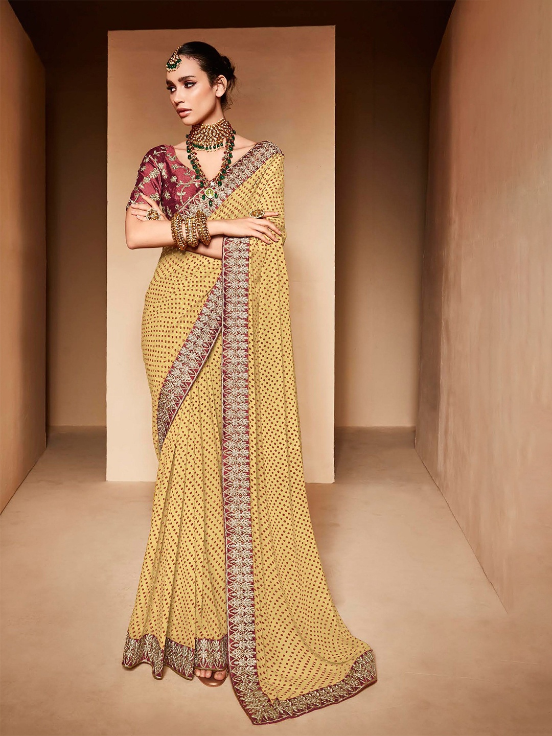 

DIVASTRI Bandhani Saree With Unstitched Blouse Piece, Cream