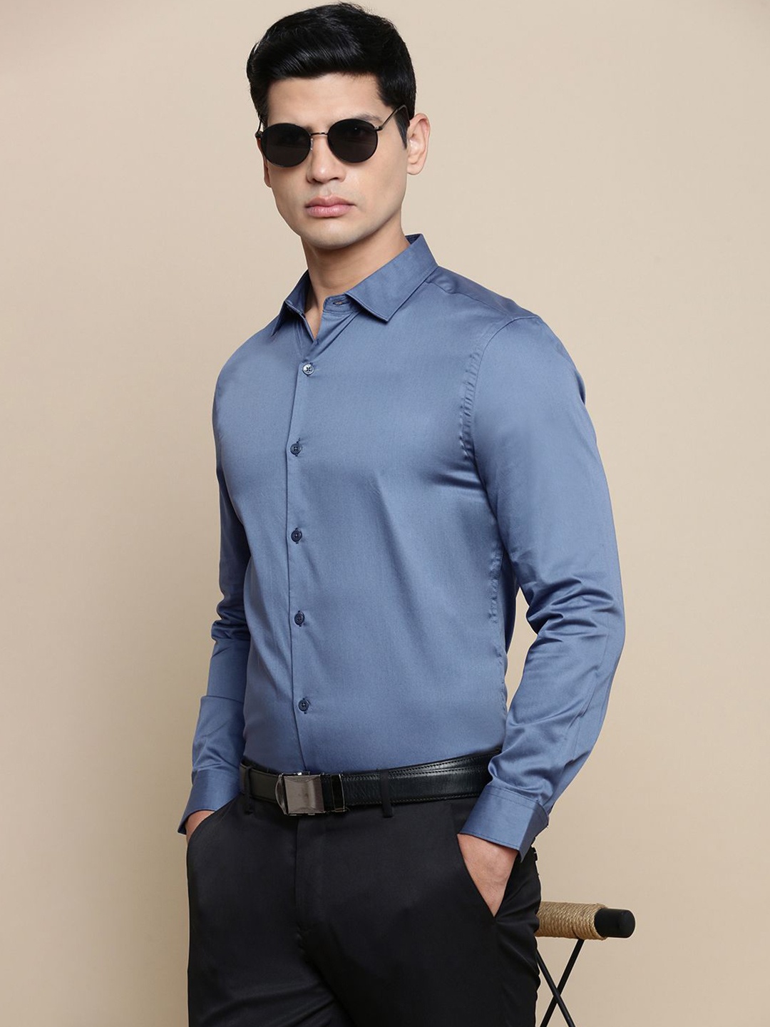 

INVICTUS Men Standard Slim Fit Spread Collar Solid Cotton Formal Shirt, Blue