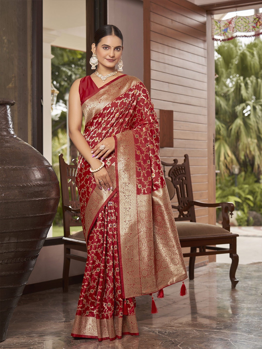 

SAREETHNIC Floral Zari Pure Silk Banarasi Saree, Red