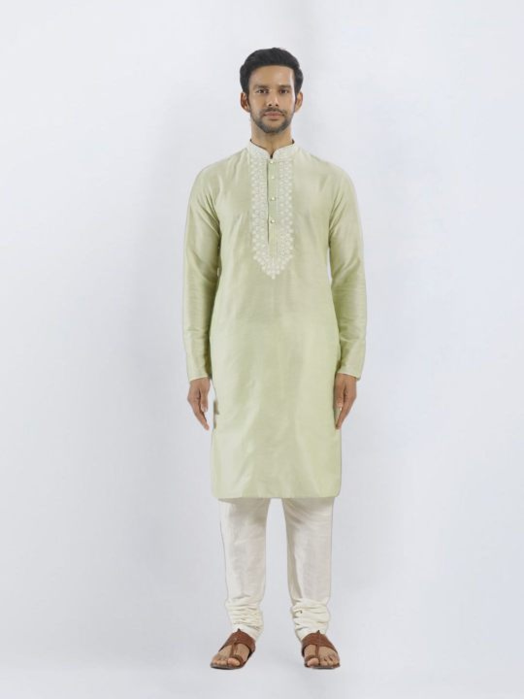 

SULAKSHACOUTUREZ Men Ethnic Motifs Yoke Design Regular Thread Work Kurta with Churidar, Sea green