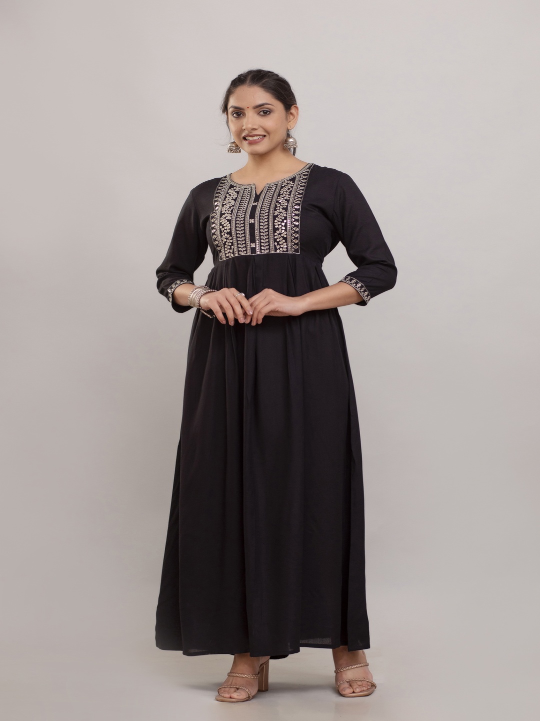 

GORDHAN Floral Embroidered Sequinned Notch Neck Anarkali Kurta, Black