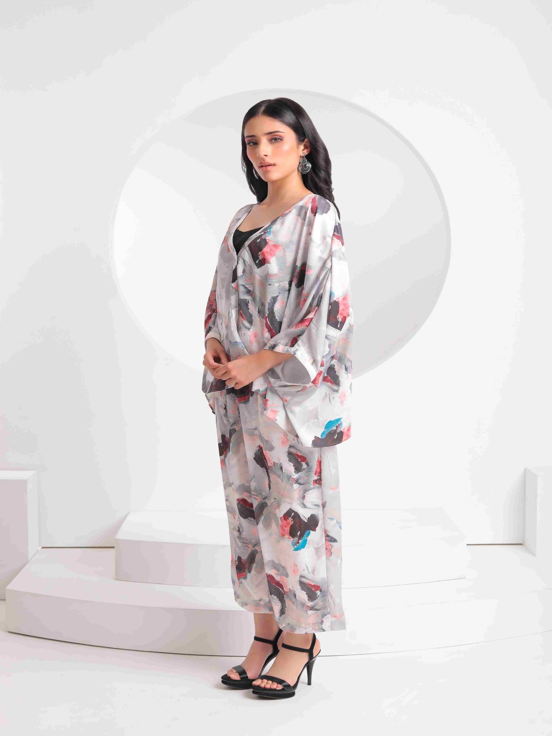 

The Front Row Printed V-Neck Tunic With Palazzos, Grey