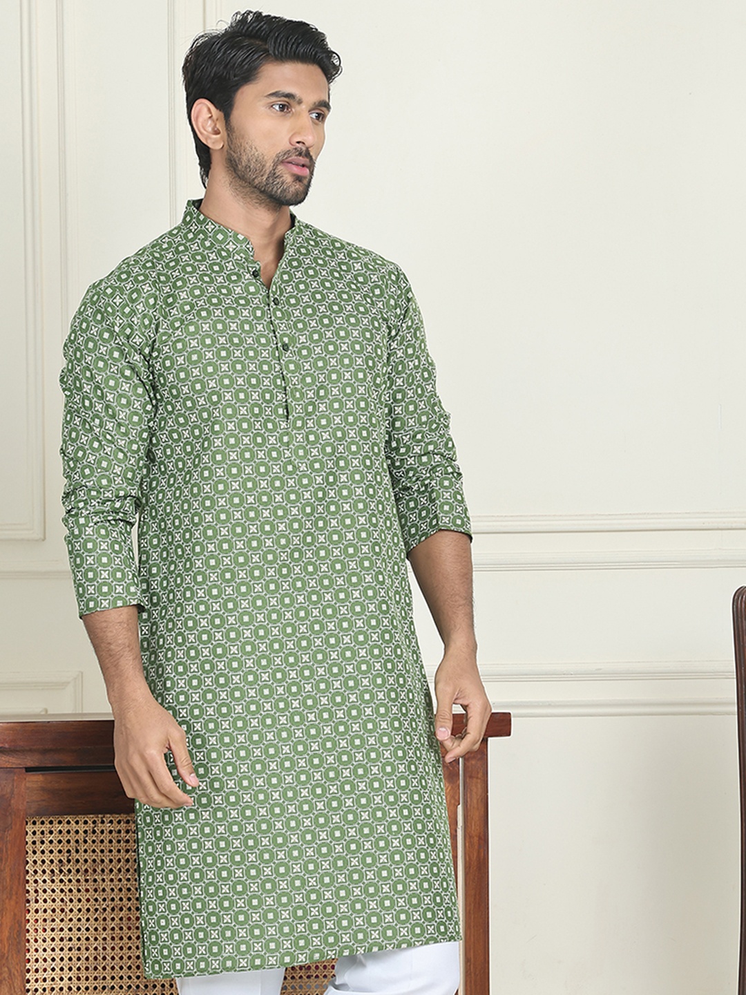 

Jompers Men Geometric Printed Kurta, Olive