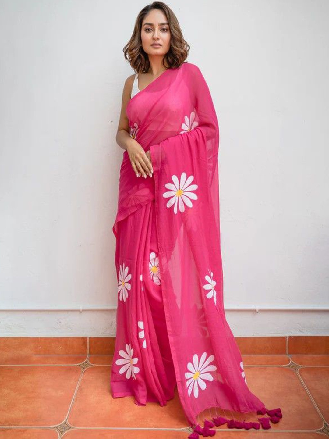 

VILLAGIUS Floral Pure Cotton Saree, Pink