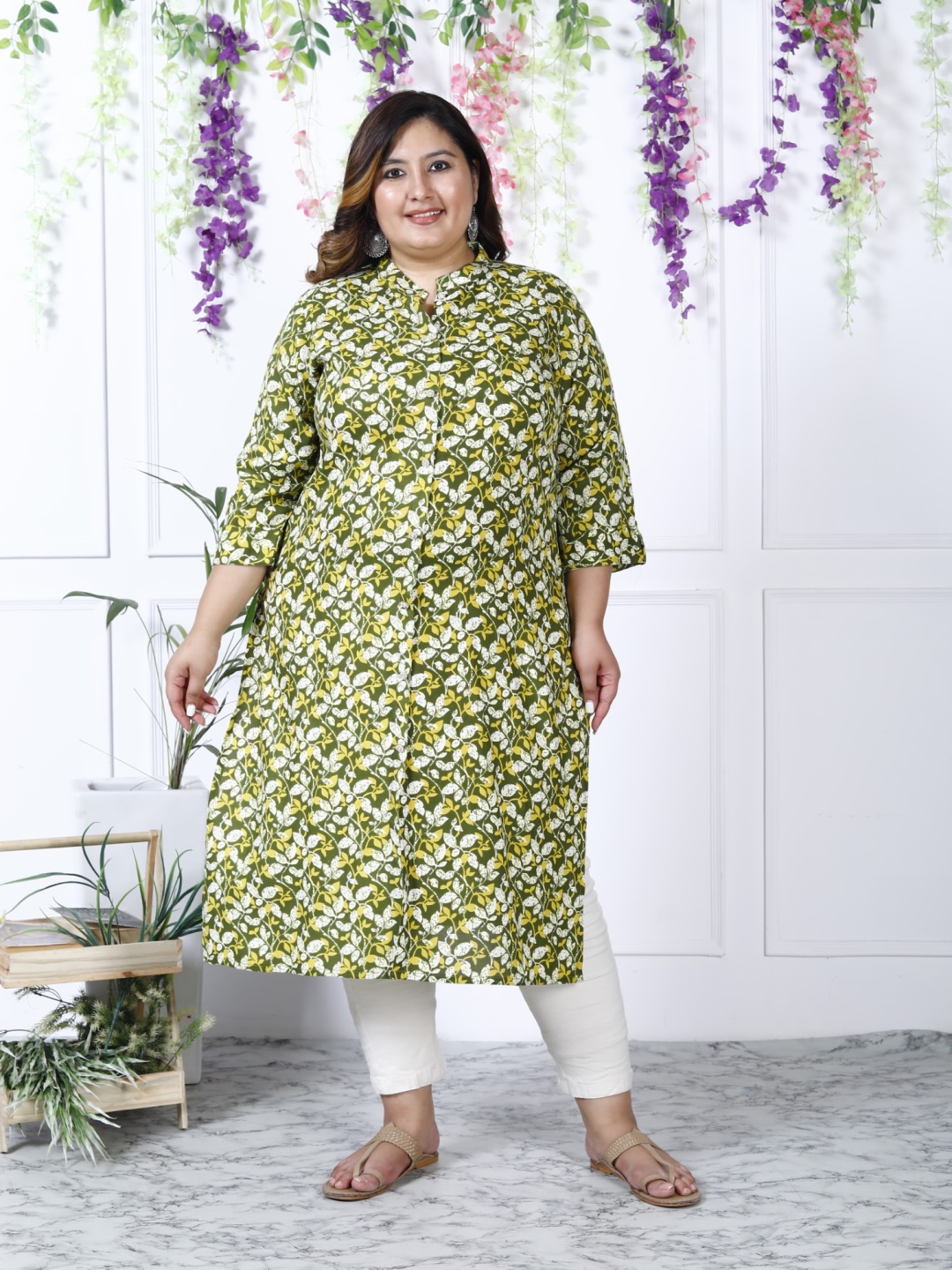 

ASANSHI Plus Size Floral Printed Mandarin Collar Straight Kurta, Green