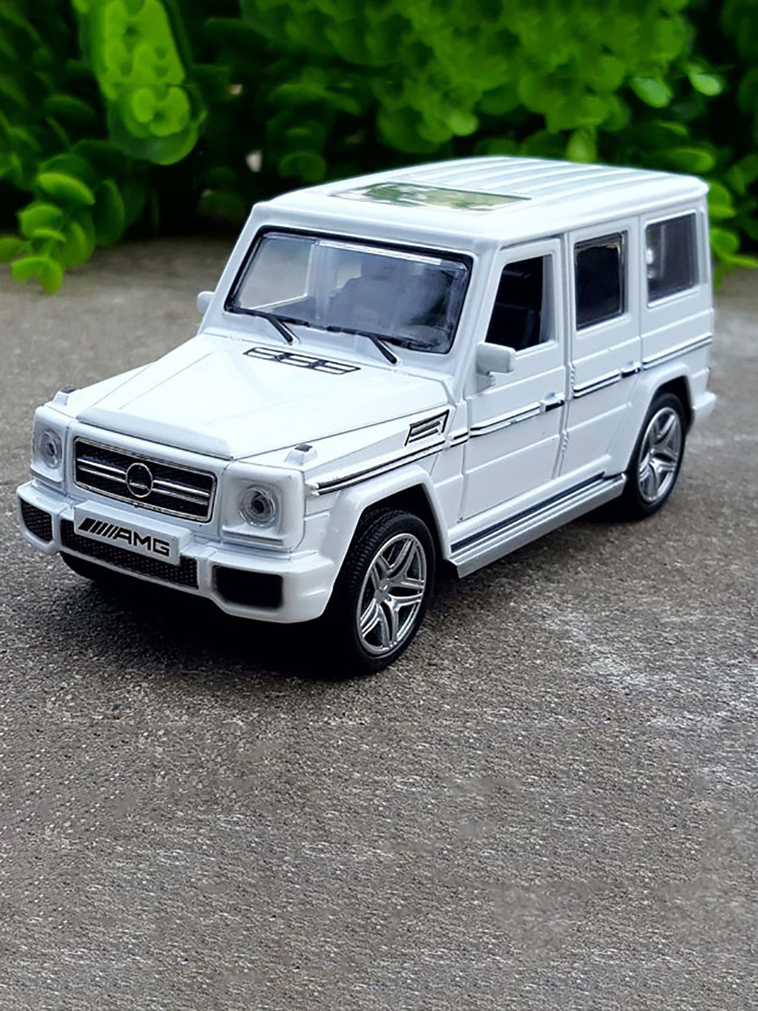 

UKAXA Kids Diecast Pullback Toy Car With Openable Door & Light Sound, White