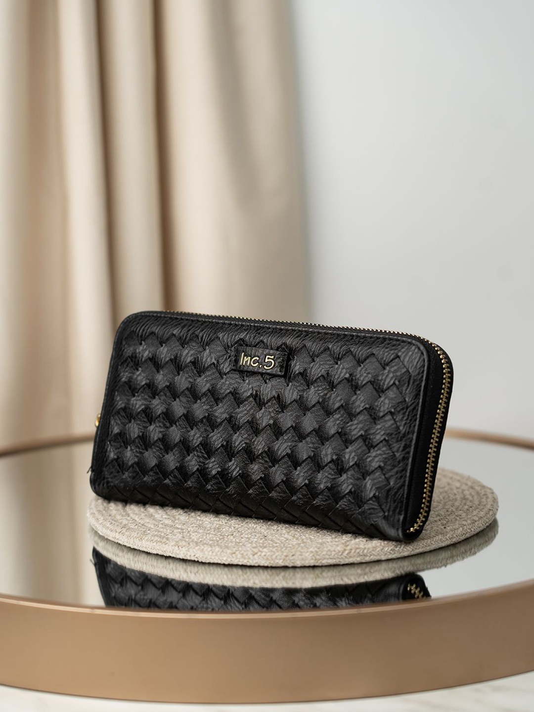 

Inc 5 Women Geometric Textured Card Holder, Black