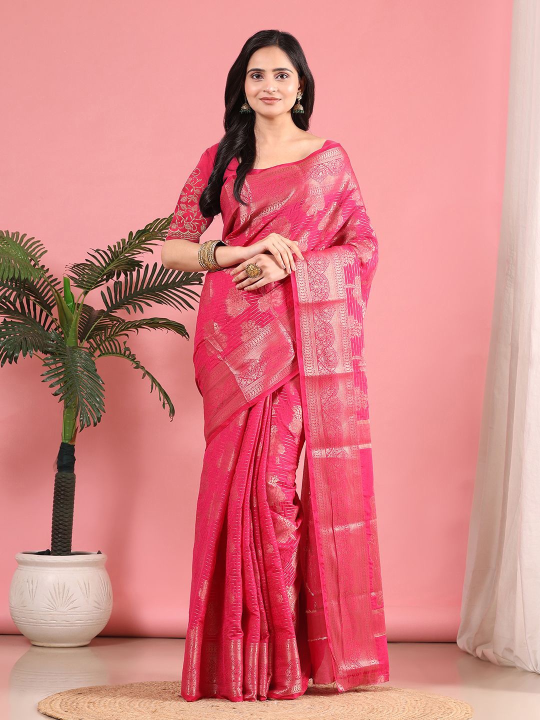 

Pionex Woven Design Zari Banarasi Saree, Pink