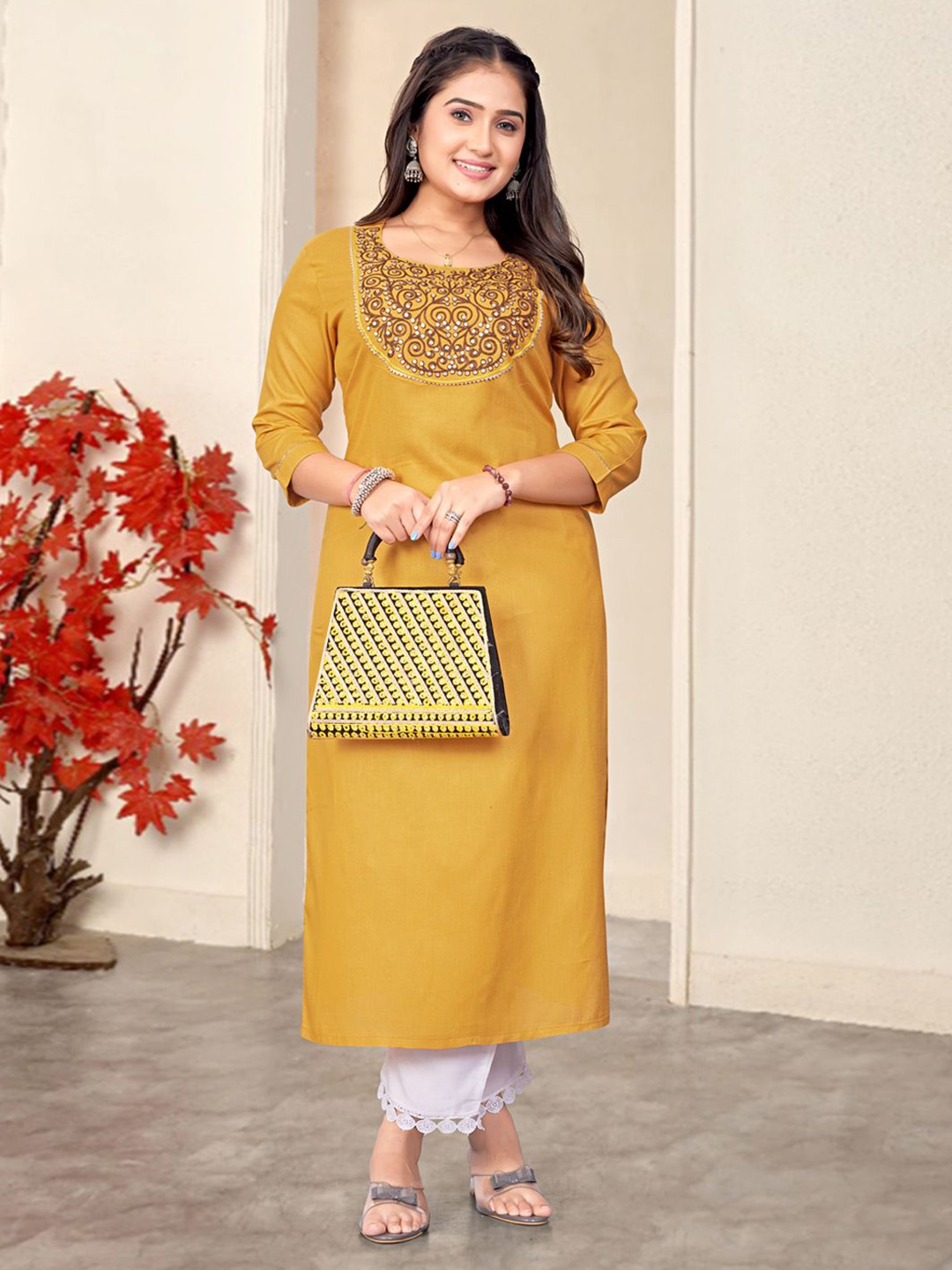 

KAYRAAH Floral Yoke Design Sequined Straight Kurta, Yellow