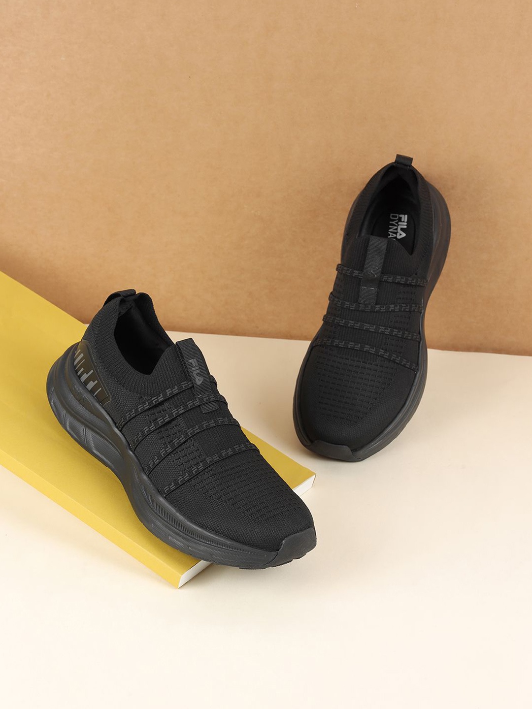 

FILA EASE QUAD Men Slip-On Walking Shoes, Black