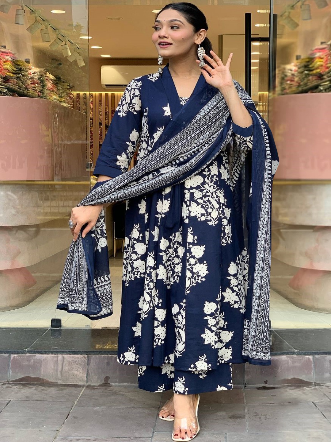 

DIVASTRI Ethnic Motifs Printed V Neck A-Line Kurta with Palazzos & Dupatta, Blue