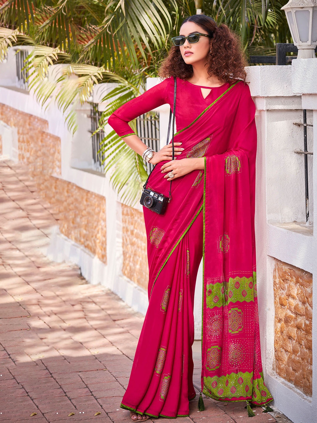 

DIVASTRI Embellished Beads and Stones Saree, Pink