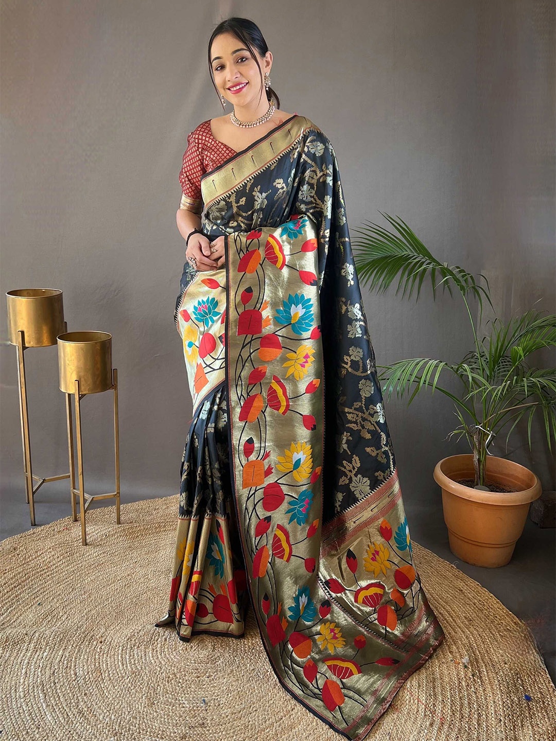 

DIVASTRI Woven Design Zari Paithani Saree, Black