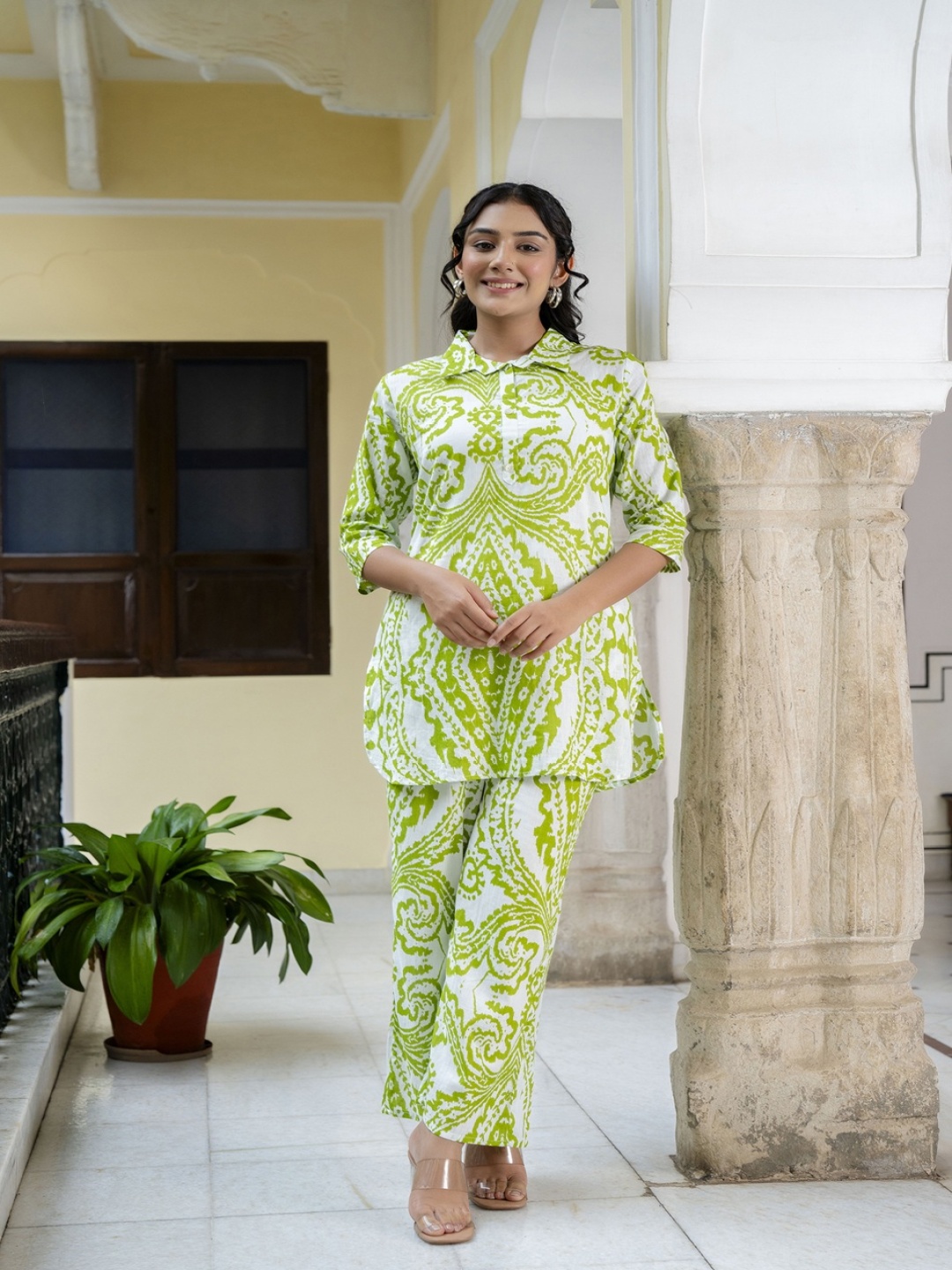 

Jollity Women Floral Printed Regular Kurta with Palazzos, Green