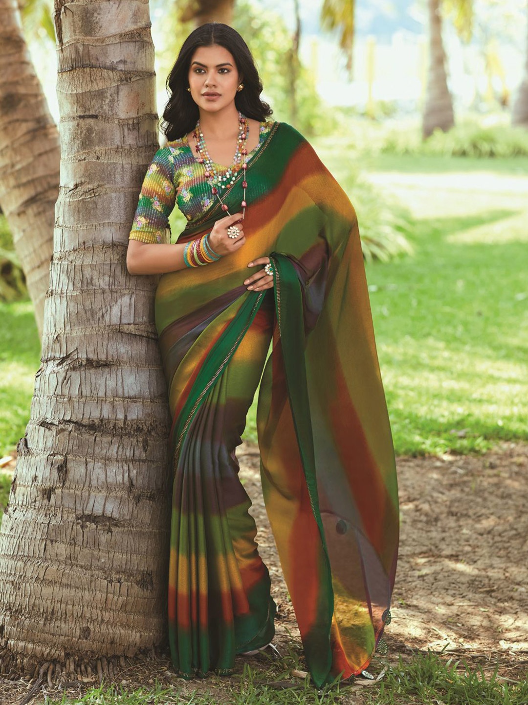 

DIVASTRI Colourblocked Poly Chiffon Saree, Green