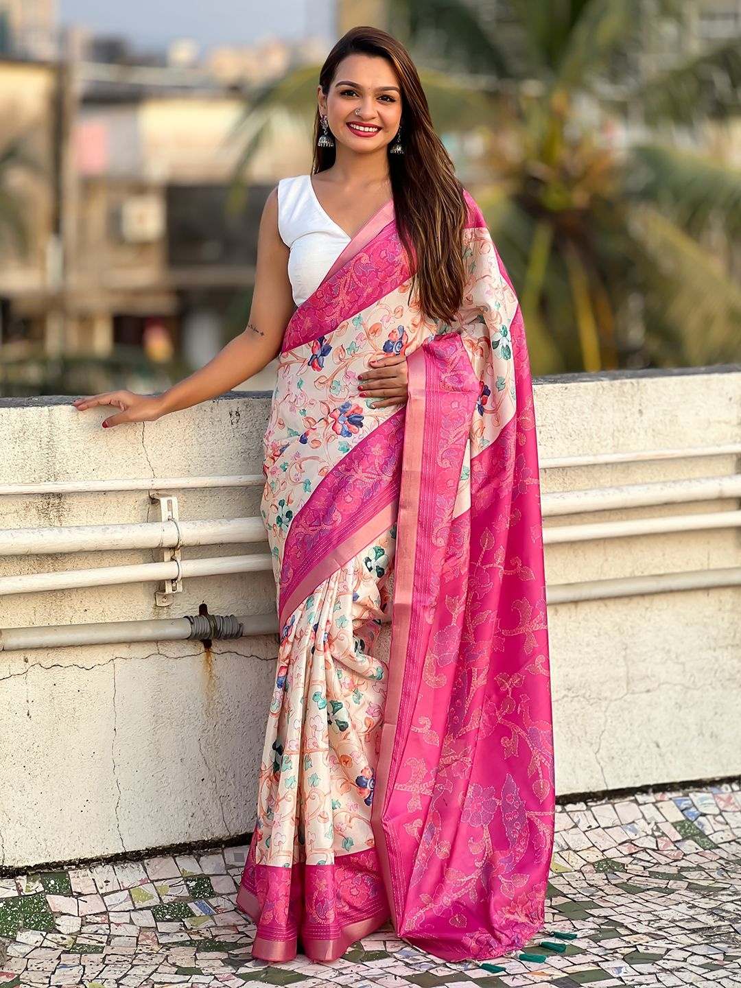 

DIVASTRI Floral Printed Zari Tussar Saree, Pink