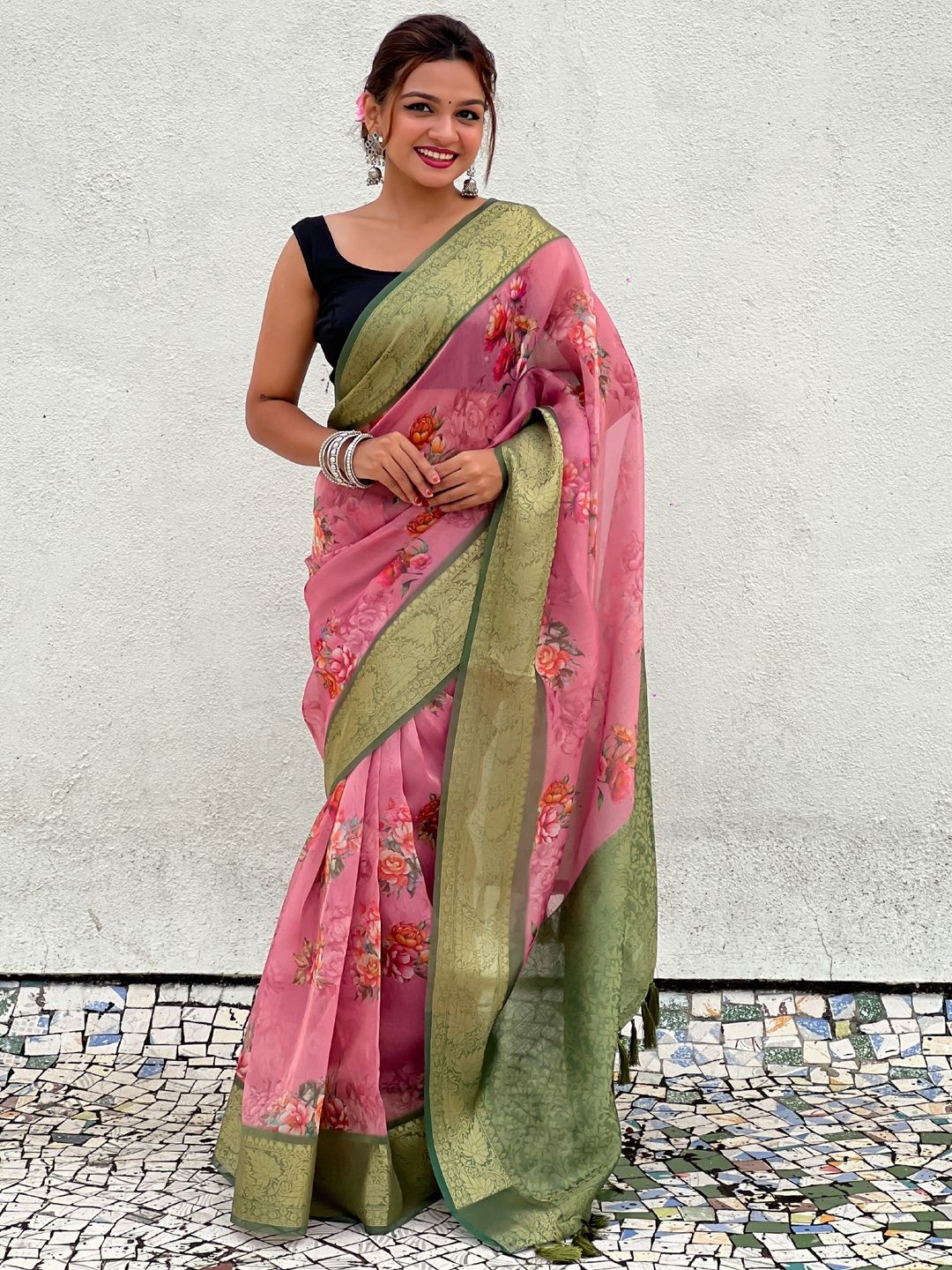 

DIVASTRI Floral Printed Zari Tissue Saree, Pink