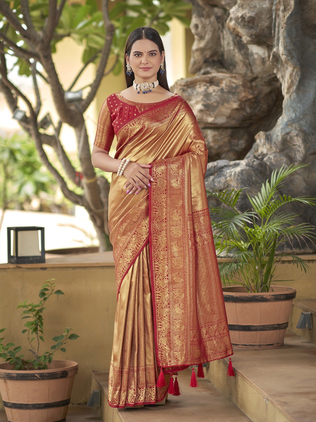 

SAREETHNIC Floral Zari Pure Silk Kanjeevaram Saree, Red