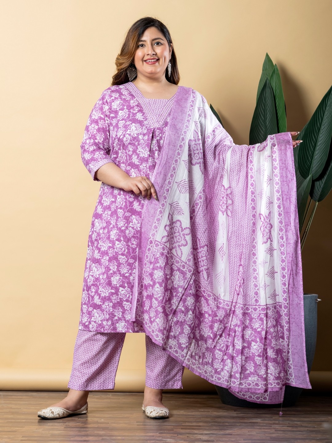 

Readiprint Women Floral Printed Regular Pure Cotton Kurta with Palazzos & With Dupatta, Purple