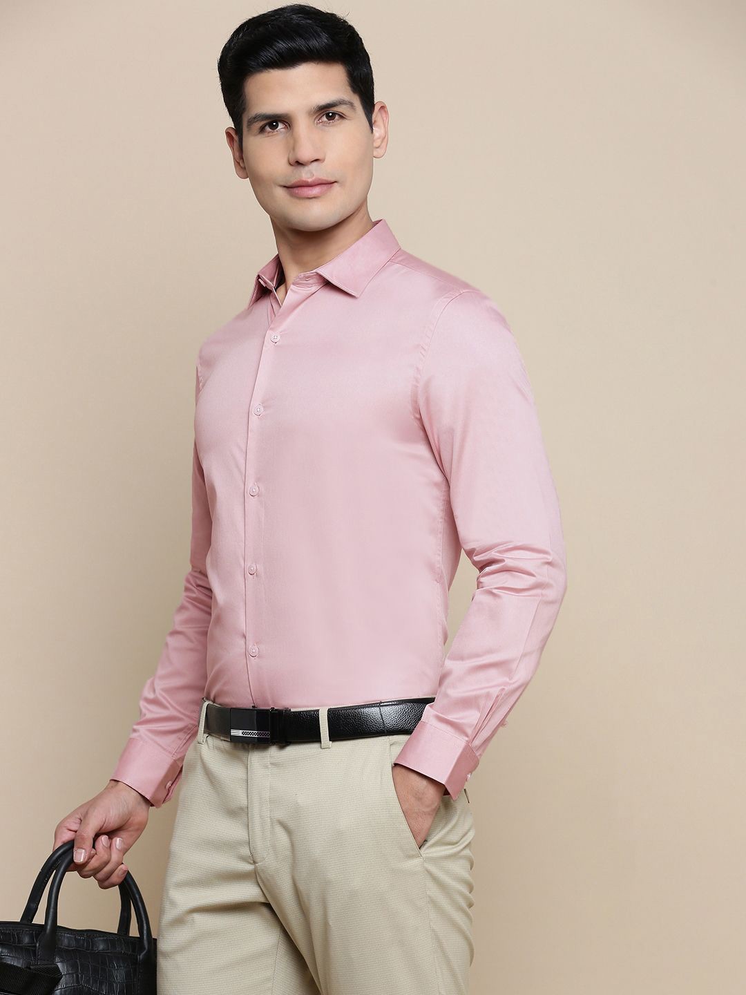 

INVICTUS Men Standard Slim Fit Spread Collar Solid Cotton Formal Shirt, Pink