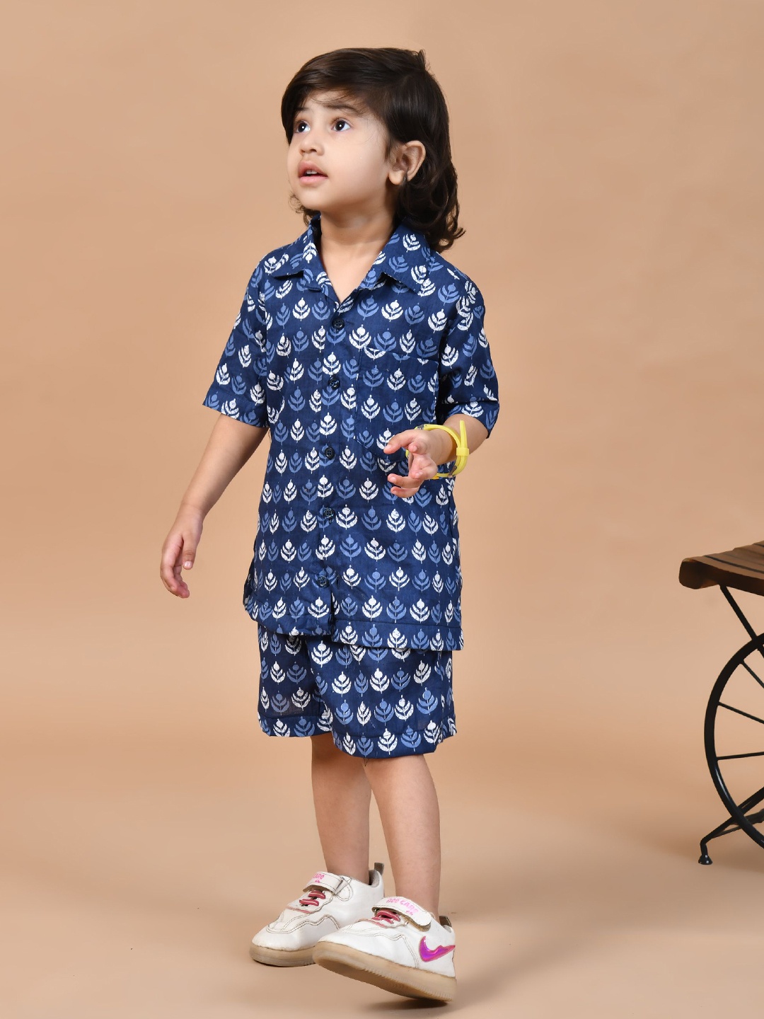 

MoMaa Boys Abstract Printed Pure Cotton Shirt With Shorts, Navy blue